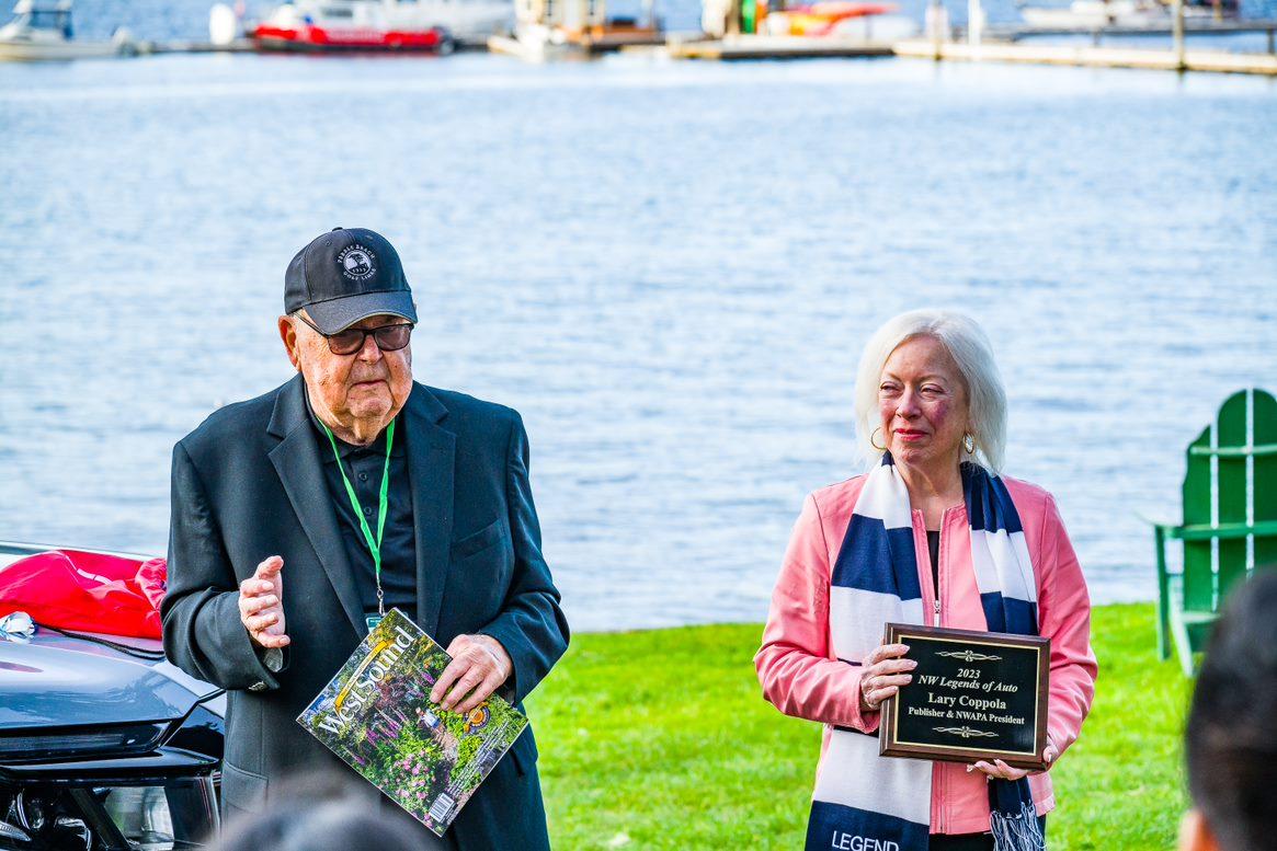 Former NWAPA President Bill McCallum presents an awards during Mudfest, April 2024